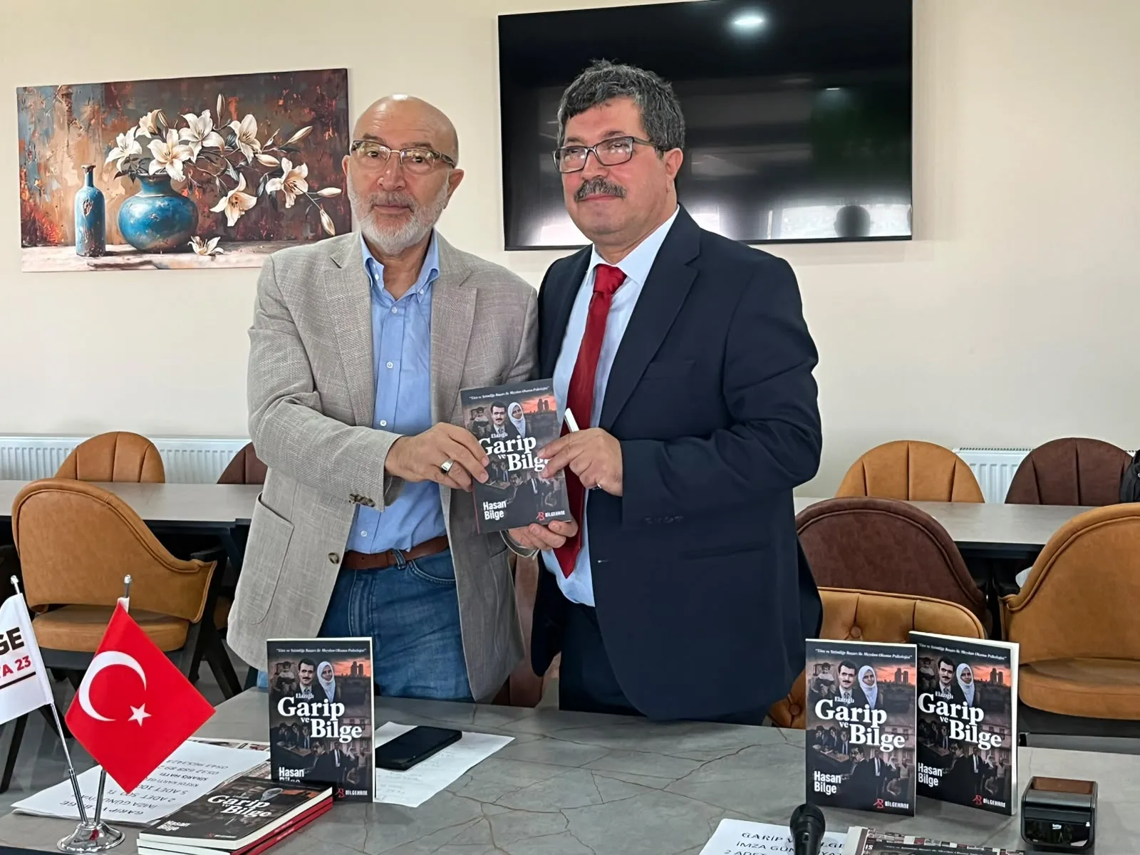 HASAN BİLGE’NİN “ELAZIĞ’LI GARİP VE BİLGE” KİTABINA YOĞUN İLGİ