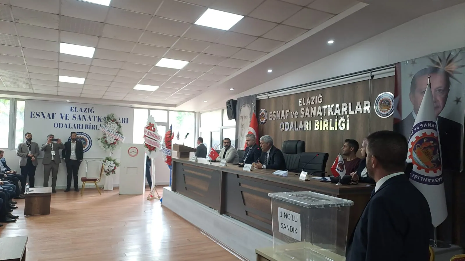 Manşet: ELAZIĞ EMLAKÇILAR ODASI’NDA SEÇİM HEYECANI